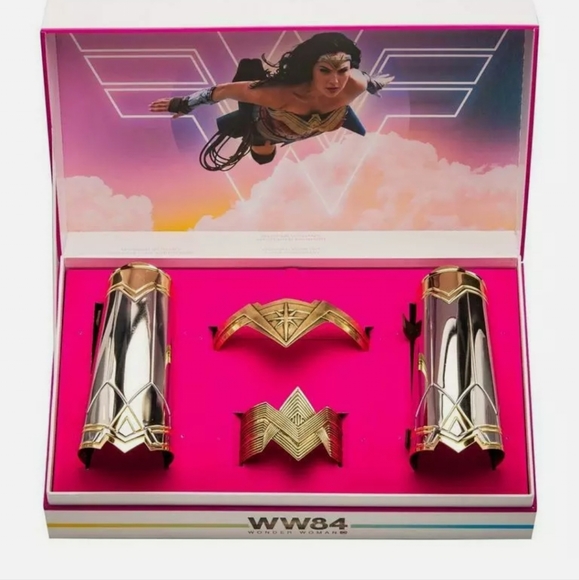 DC Comics Wonder Woman 1984 Limited Edition Jewelry Replica Set - Picture 4 of 4